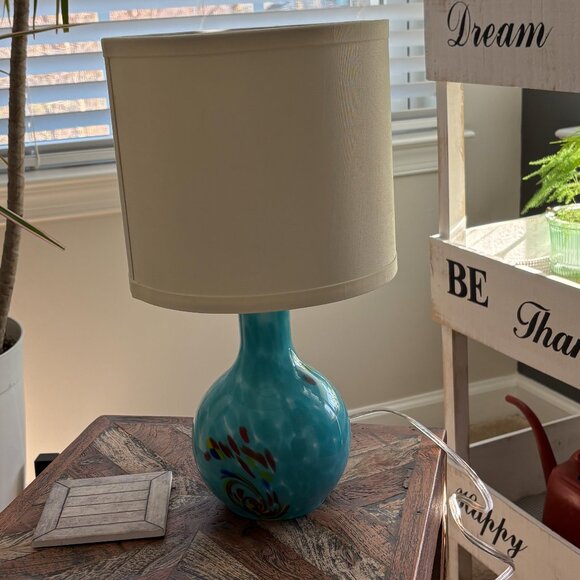 Charleston Home 18-inch Yoselin Blue & Swirled Handblown Glass Lamp with Shade - Picture 8 of 10